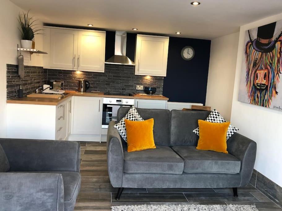 Mumbles - Modern Apartment With Panoramic Sea Views Oystermouth Kültér fotó