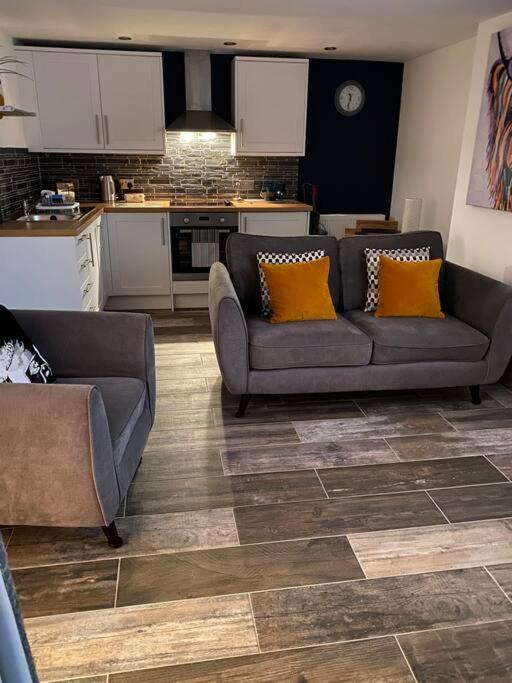 Mumbles - Modern Apartment With Panoramic Sea Views Oystermouth Kültér fotó