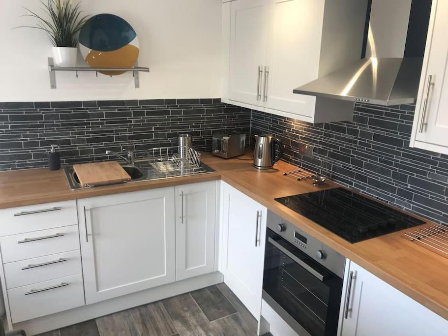 Mumbles - Modern Apartment With Panoramic Sea Views Oystermouth Kültér fotó