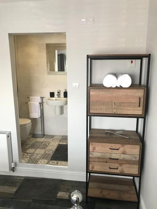Mumbles - Modern Apartment With Panoramic Sea Views Oystermouth Kültér fotó